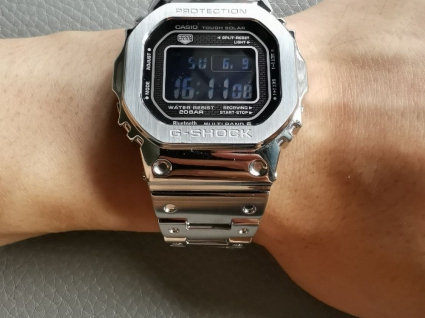 卡西欧G-SHOCK系列GMW-B5000-1