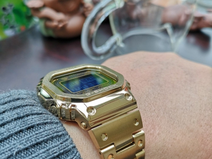 卡西欧G-SHOCK系列GMW-B5000GD-9