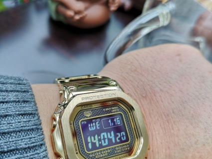 卡西欧G-SHOCK系列GMW-B5000GD-9