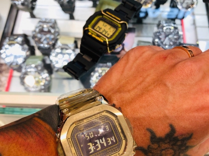 卡西欧G-SHOCK系列GMW-B5000GD-9