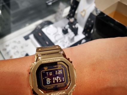 卡西欧G-SHOCK系列GMW-B5000GD-9