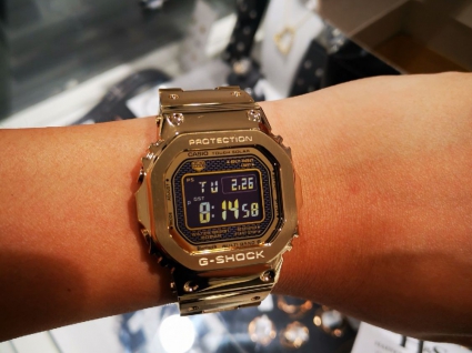 卡西欧G-SHOCK系列GMW-B5000GD-9