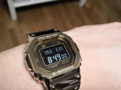 卡西欧G-SHOCK系列GMW-B5000GD-9