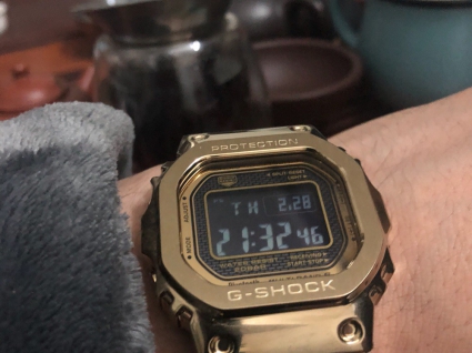 卡西欧G-SHOCK系列GMW-B5000GD-9