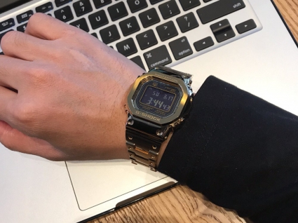 卡西欧G-SHOCK系列GMW-B5000GD-9