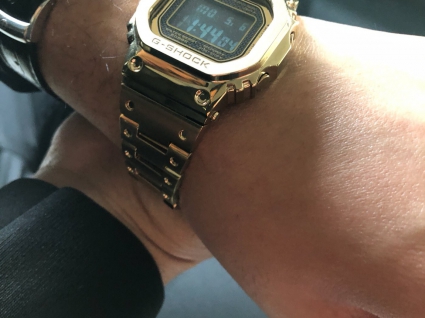 卡西欧G-SHOCK系列GMW-B5000GD-9