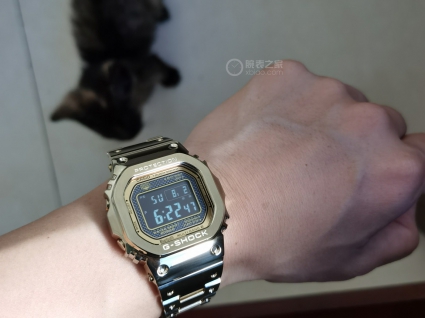 卡西欧G-SHOCK系列GMW-B5000GD-9