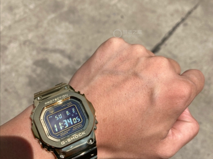 卡西欧G-SHOCK系列GMW-B5000GD-9