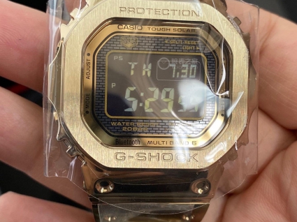 卡西欧G-SHOCK系列GMW-B5000GD-9