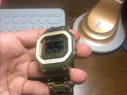 卡西欧G-SHOCK系列GMW-B5000GD-9