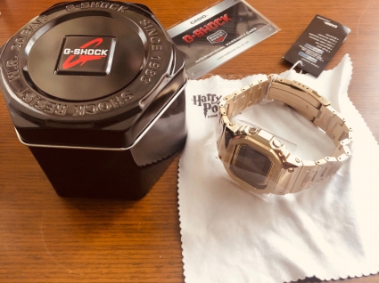 卡西欧G-SHOCK系列GMW-B5000GD-9