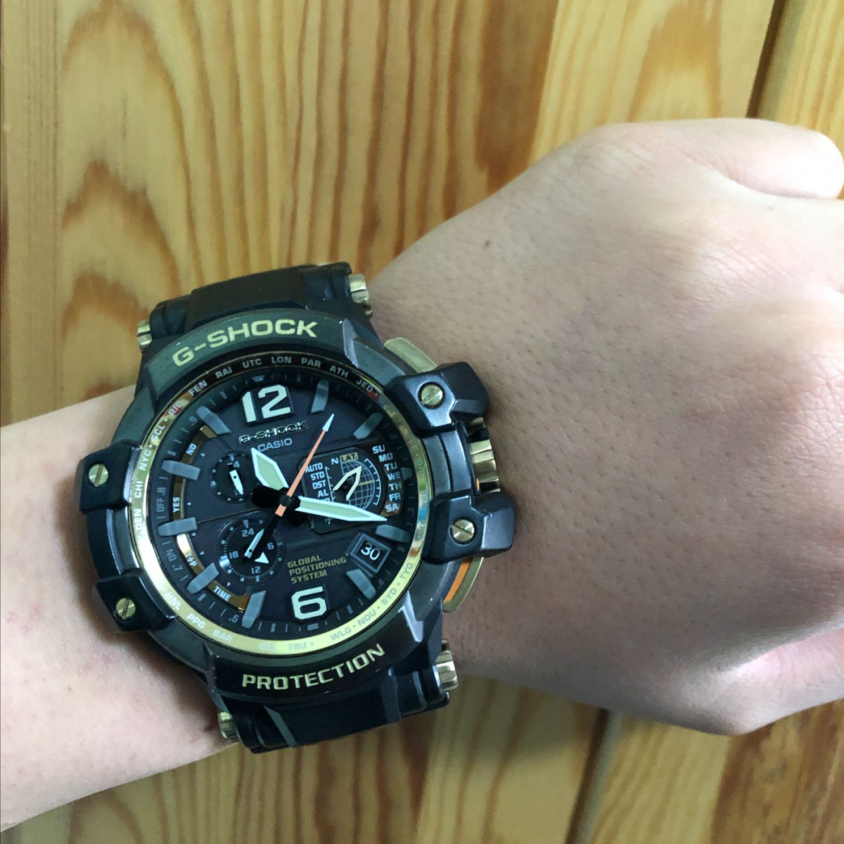 卡西欧G-SHOCK系列GPW-1000GB-1A