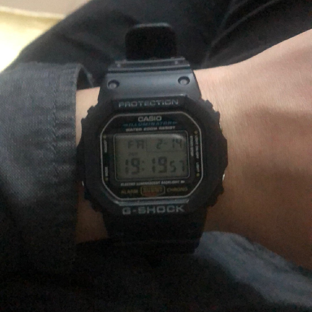 卡西欧G-SHOCK系列DW-5600E-1V