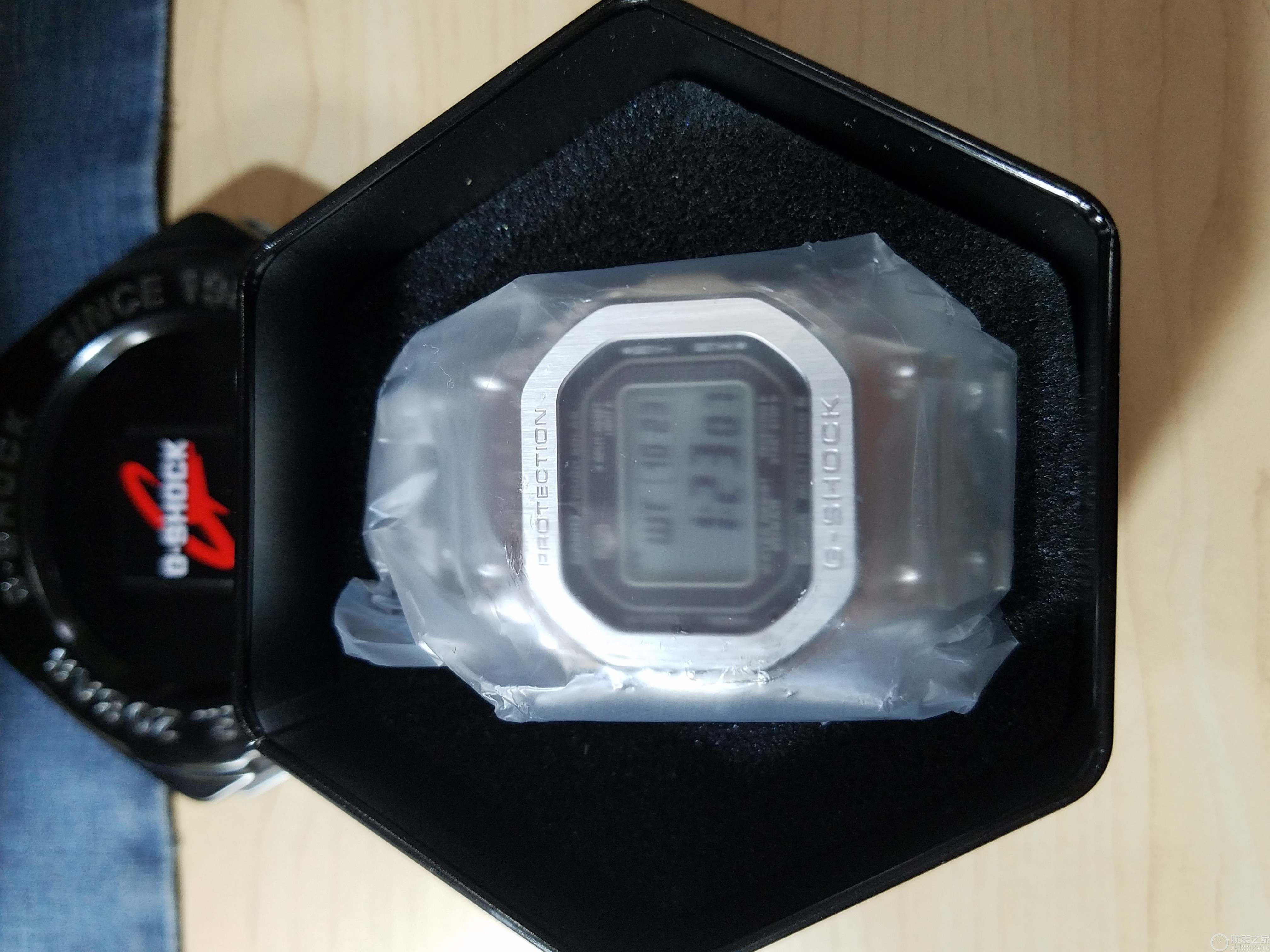 卡西欧G-SHOCK系列GMW-B5000D-1