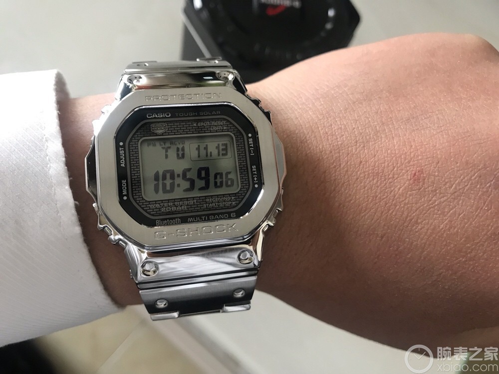 卡西欧G-SHOCK系列GMW-B5000D-1