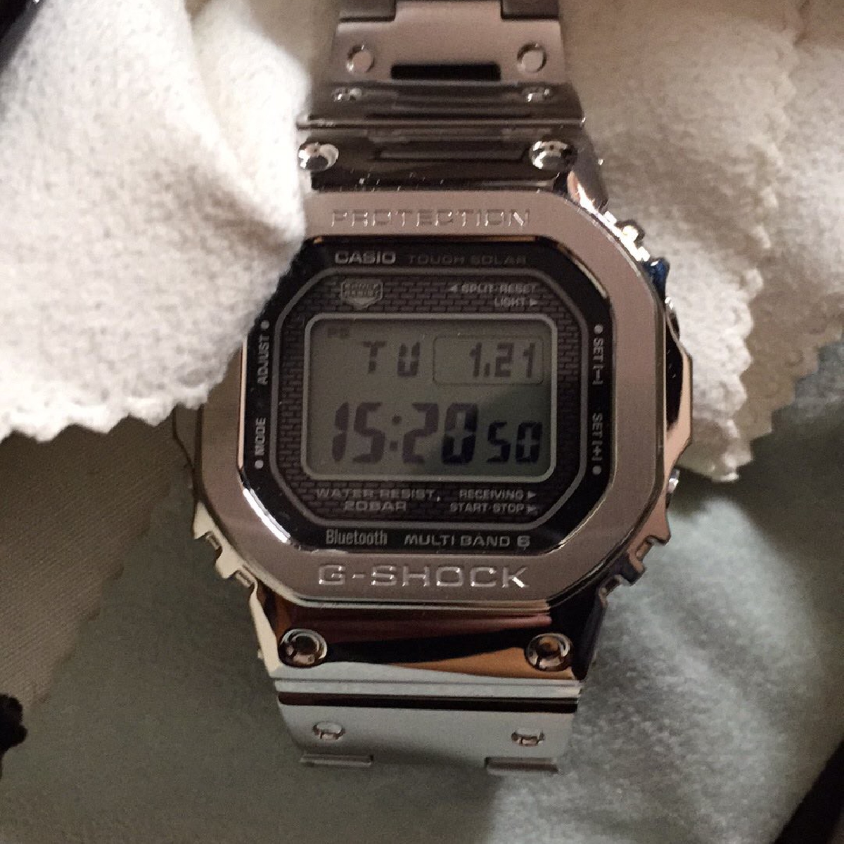 卡西欧G-SHOCK系列GMW-B5000D-1