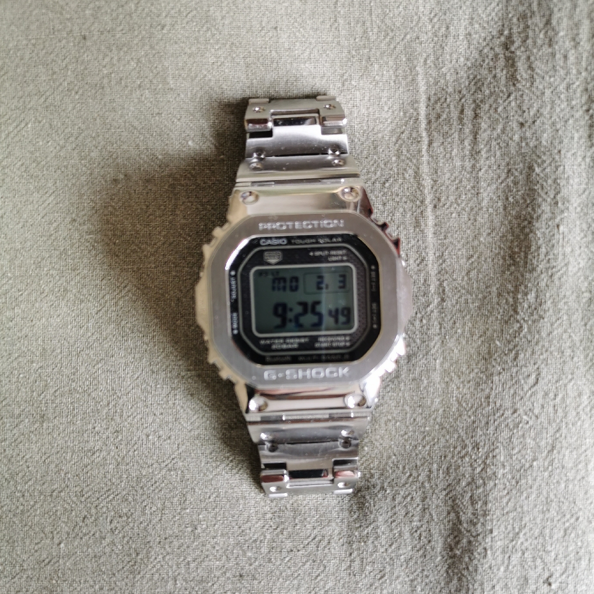 卡西欧G-SHOCK系列GMW-B5000D-1