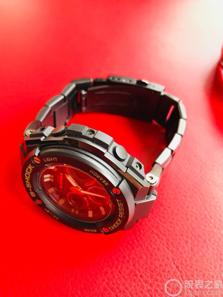 卡西欧G-SHOCK系列GST-W300BD-1A