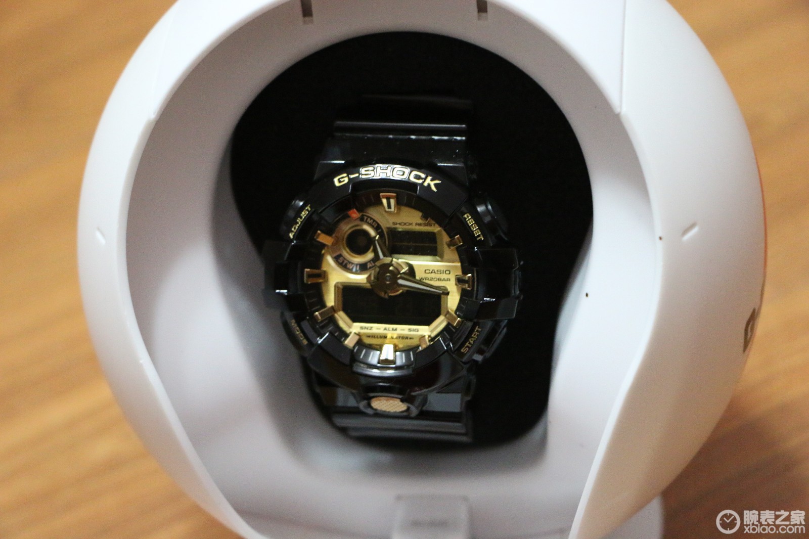 卡西欧G-SHOCK系列GA-710GB-1A