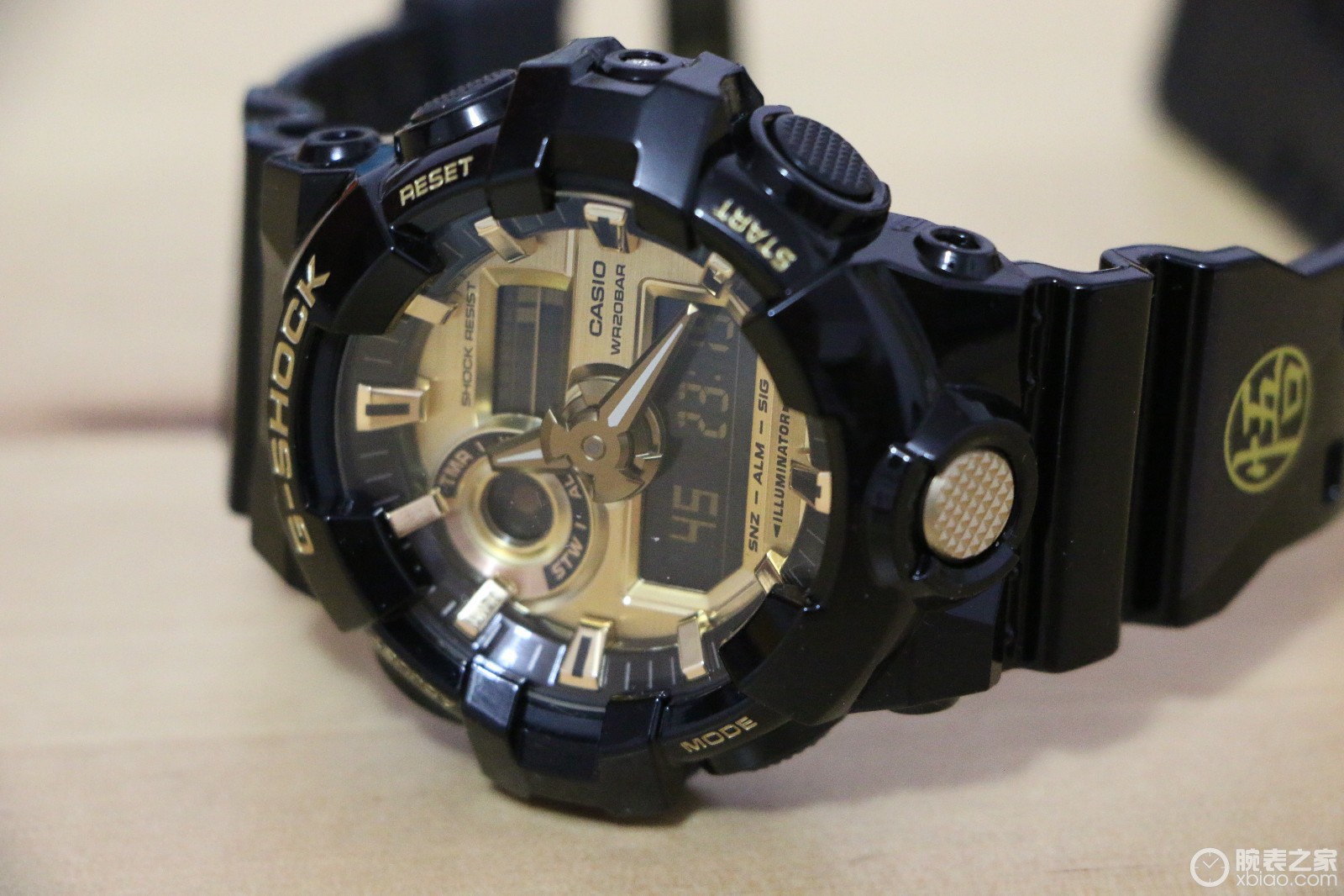 卡西欧G-SHOCK系列GA-710GB-1A