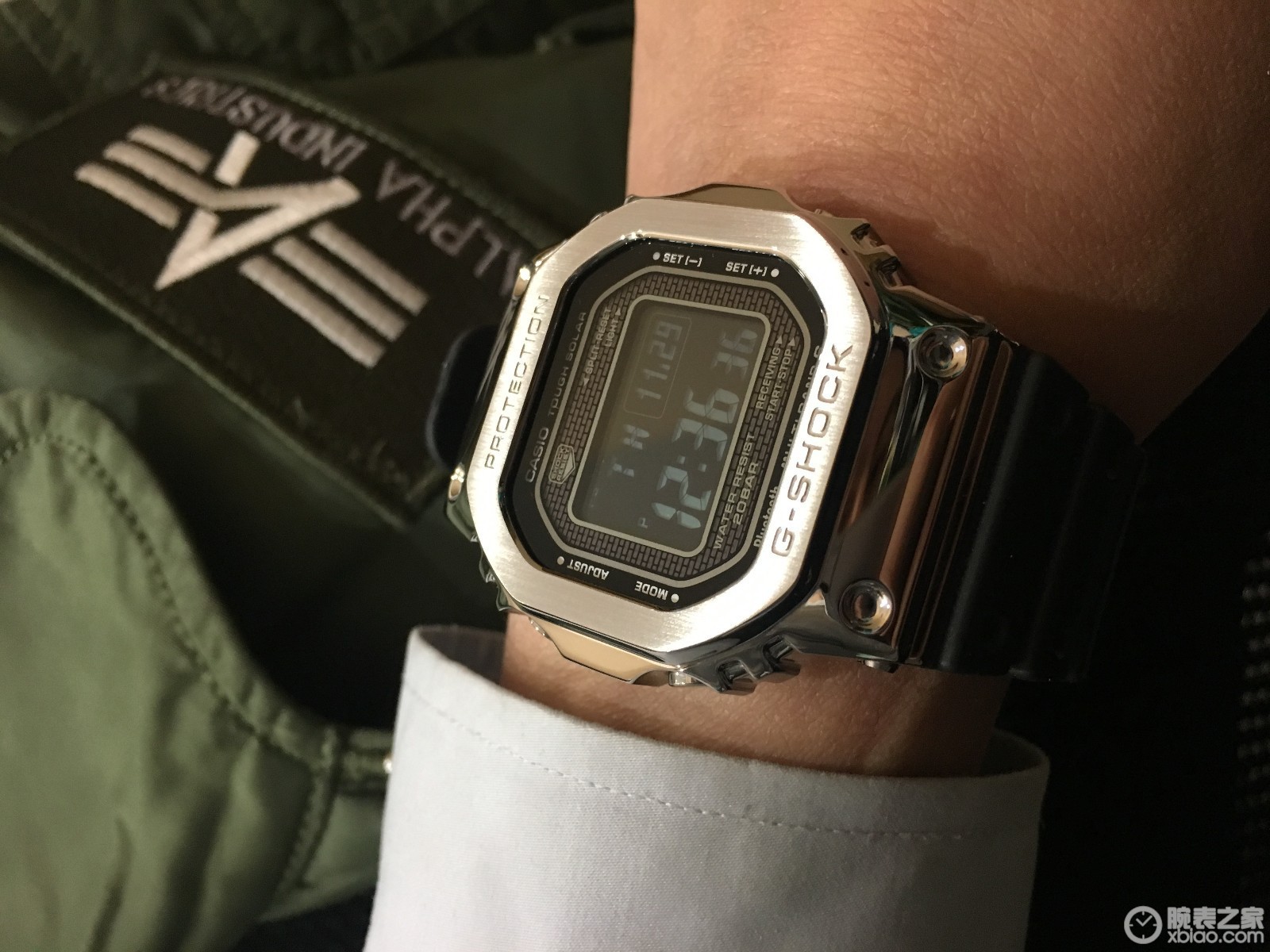 卡西欧G-SHOCK系列GMW-B5000-1