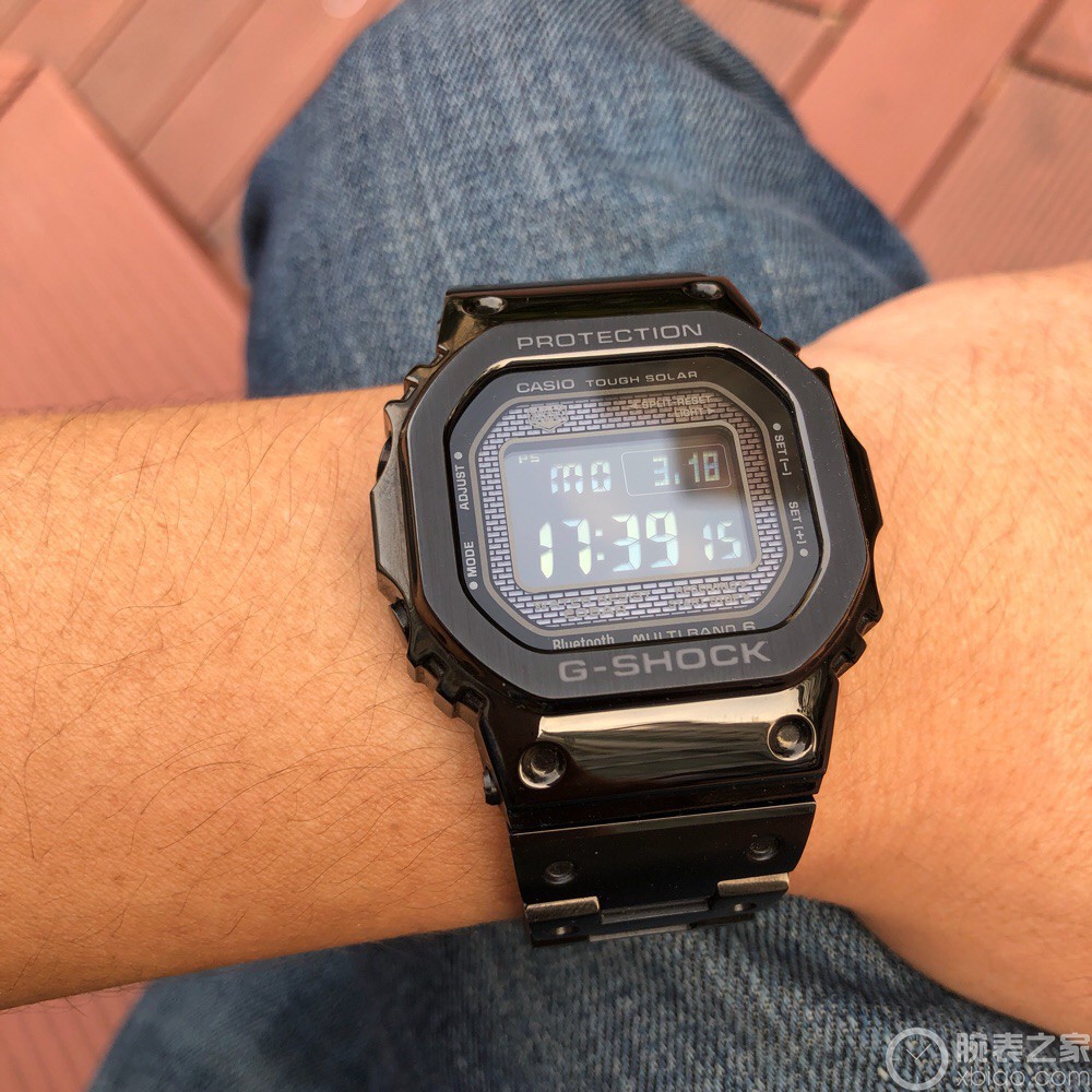 卡西欧G-SHOCK系列GMW-B5000GD-1