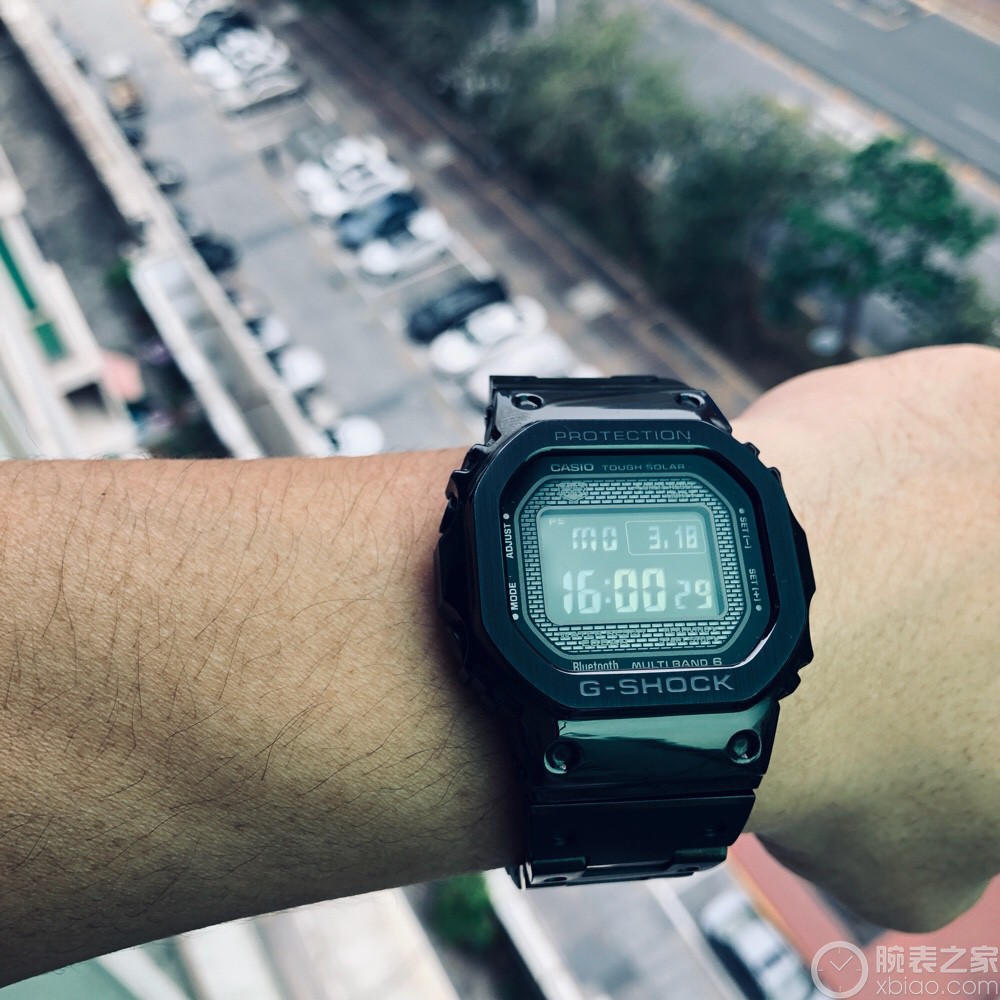 卡西欧G-SHOCK系列GMW-B5000GD-1