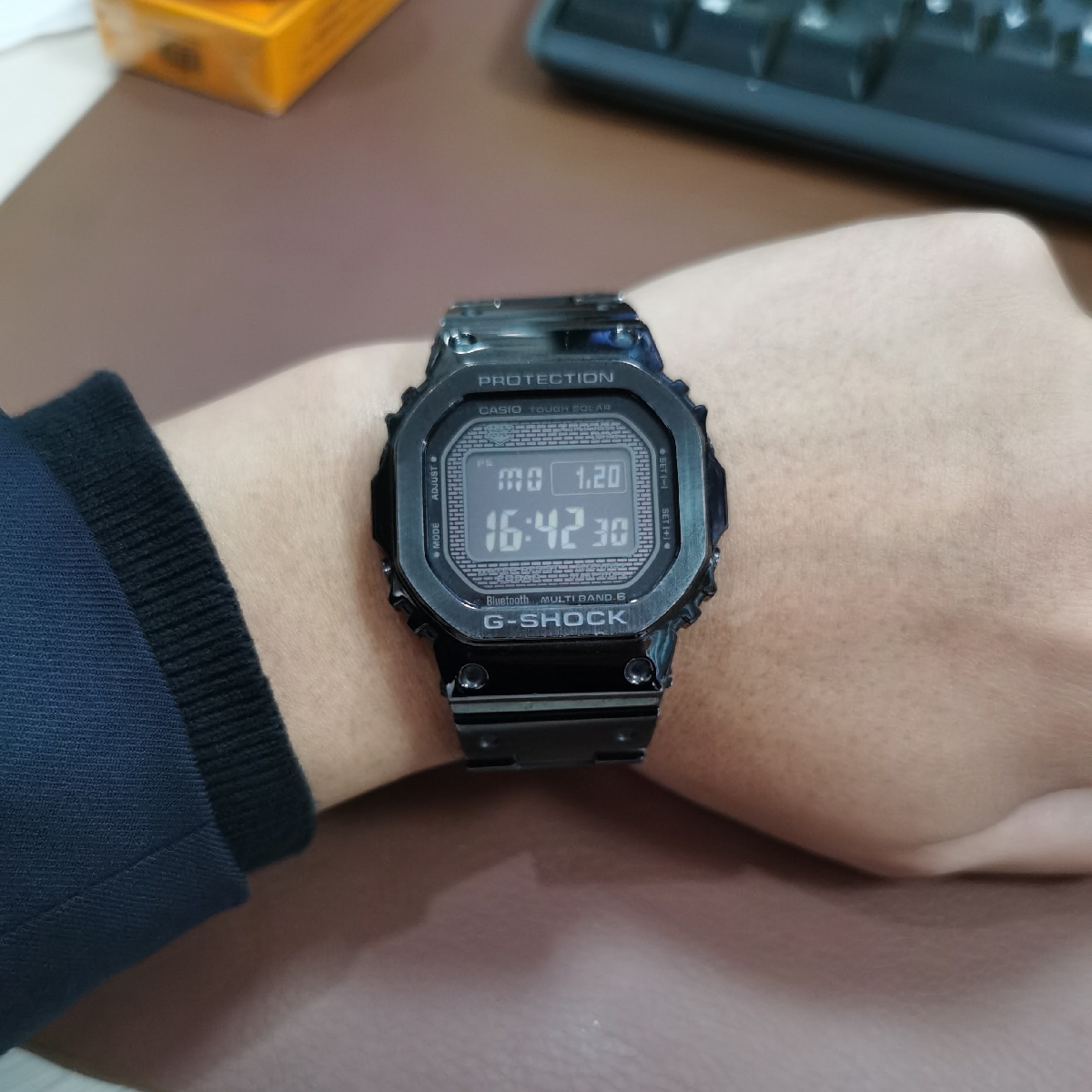 卡西欧G-SHOCK系列GMW-B5000GD-1