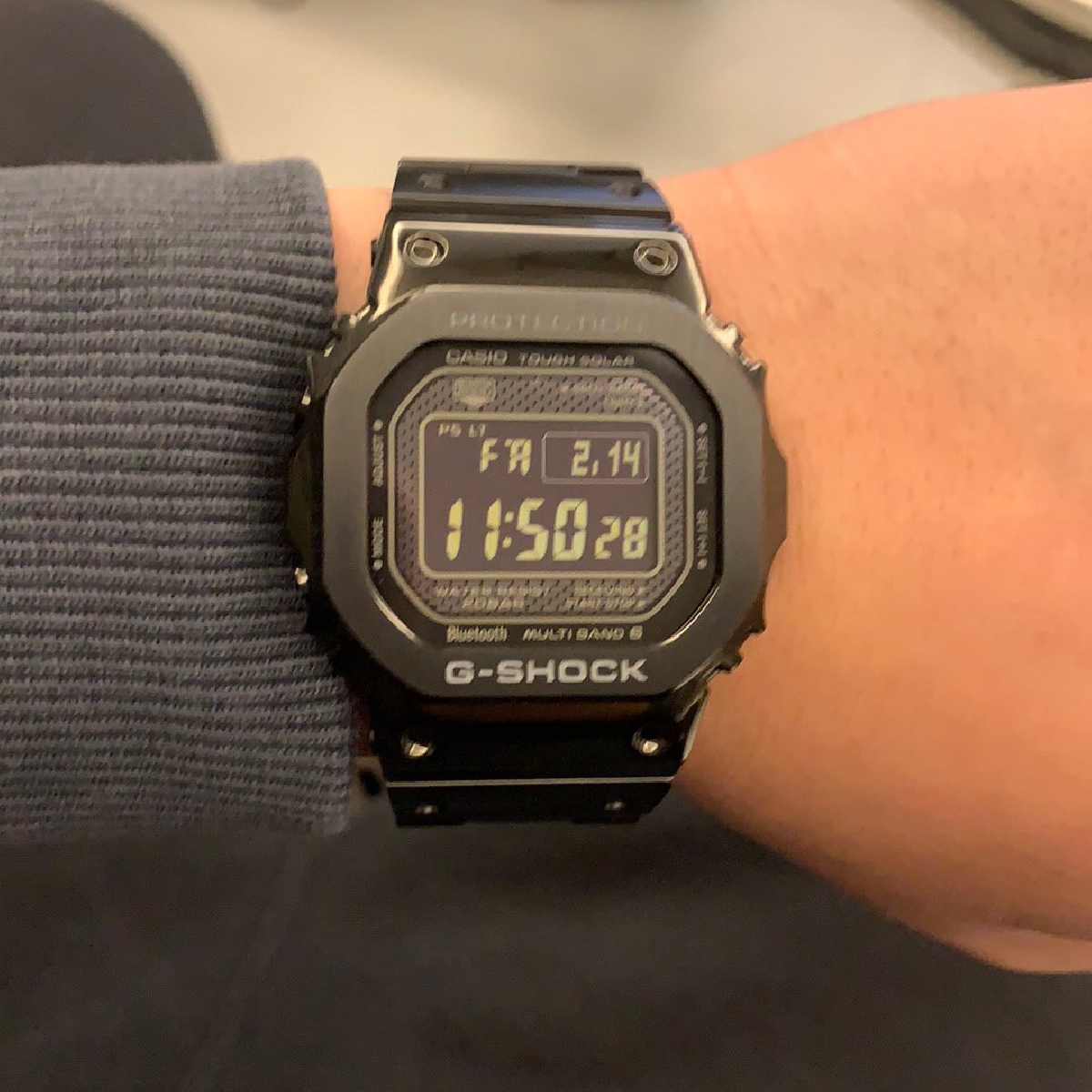 卡西欧G-SHOCK系列GMW-B5000GD-1