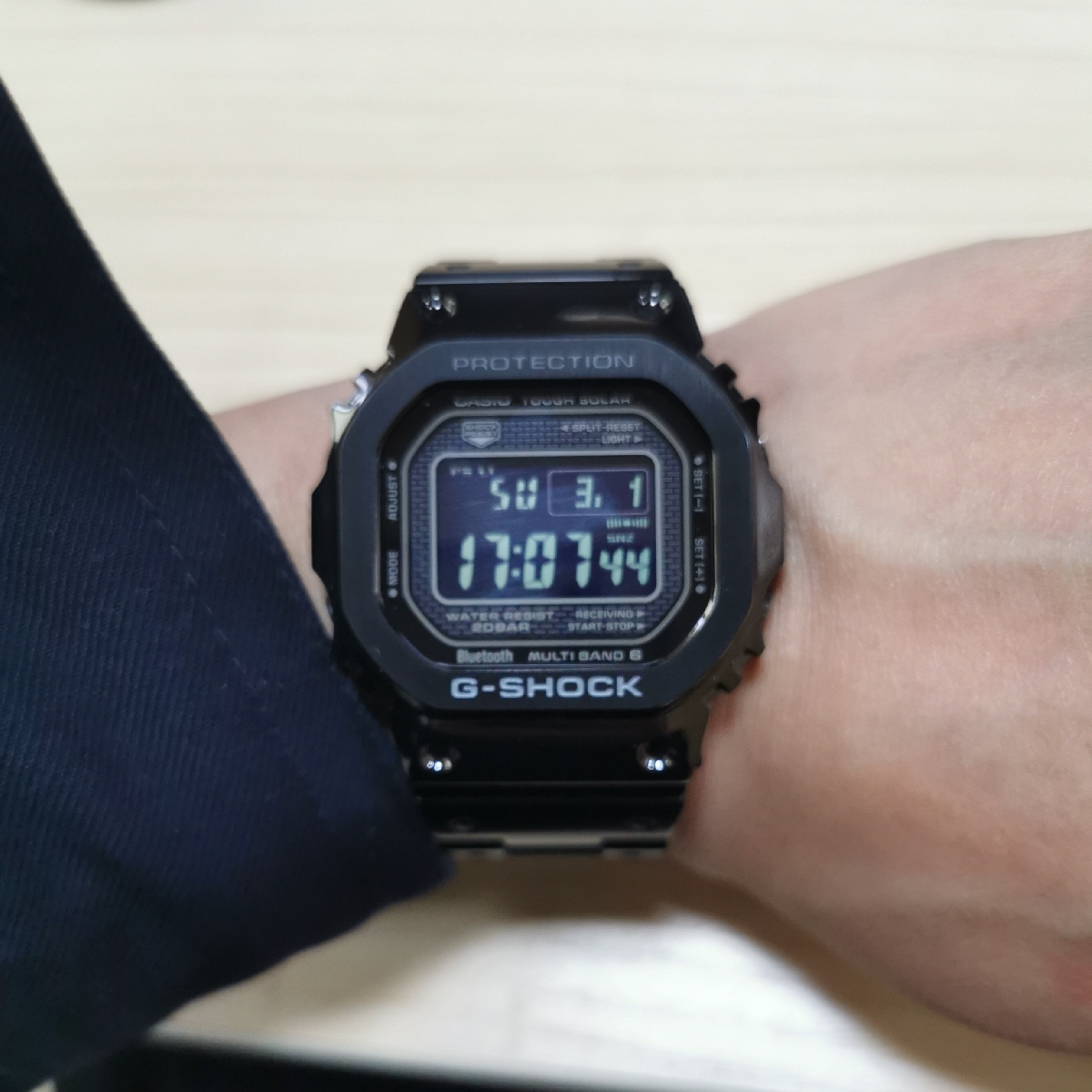 卡西欧G-SHOCK系列GMW-B5000GD-1