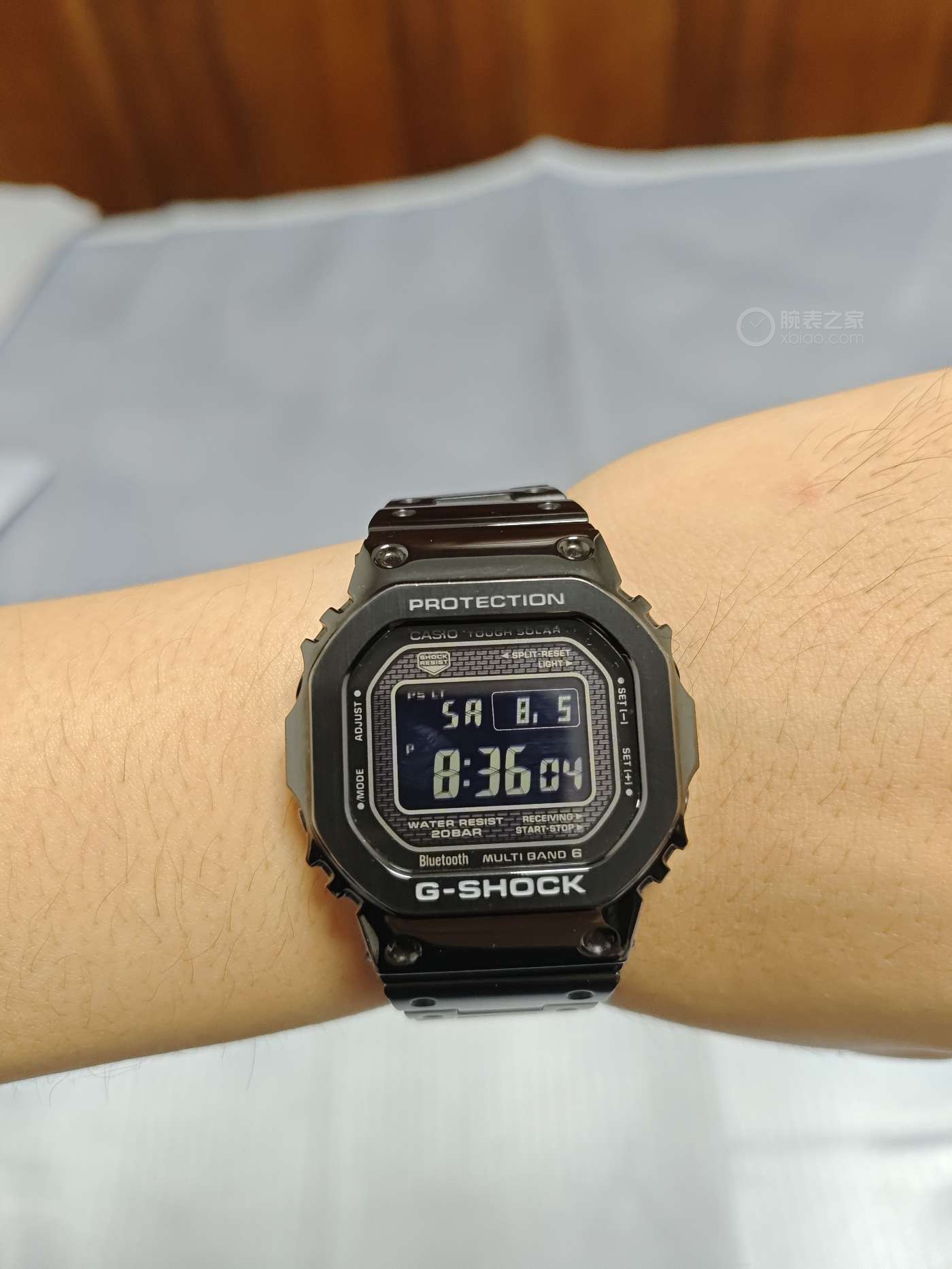 卡西欧G-SHOCK系列GMW-B5000GD-1