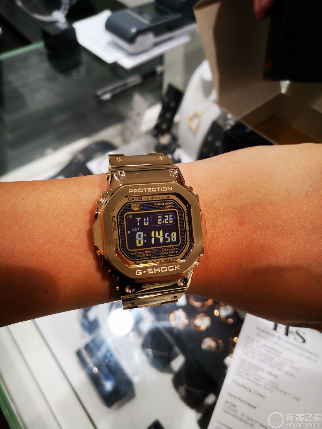 卡西欧G-SHOCK系列GMW-B5000GD-9