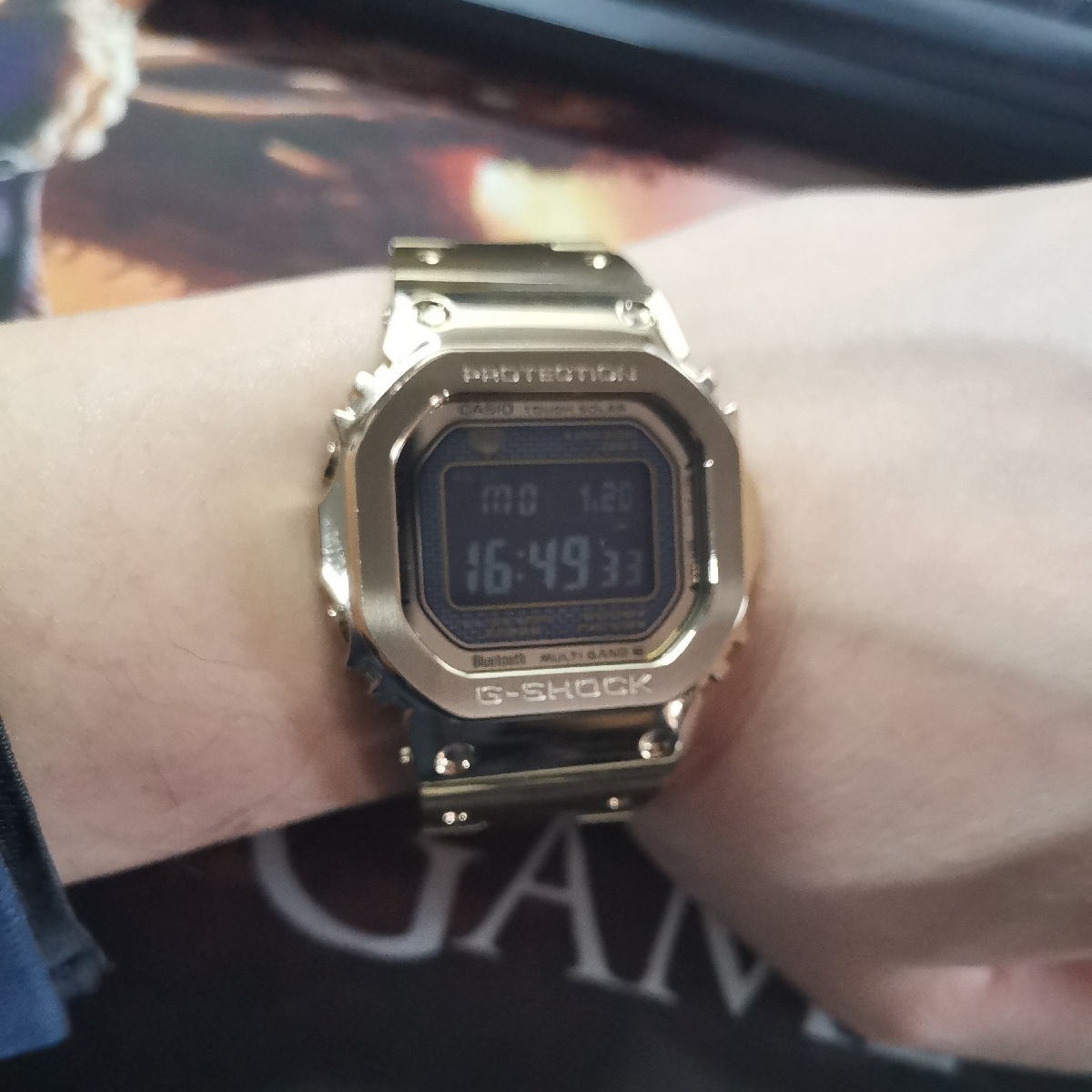 卡西欧G-SHOCK系列GMW-B5000GD-9