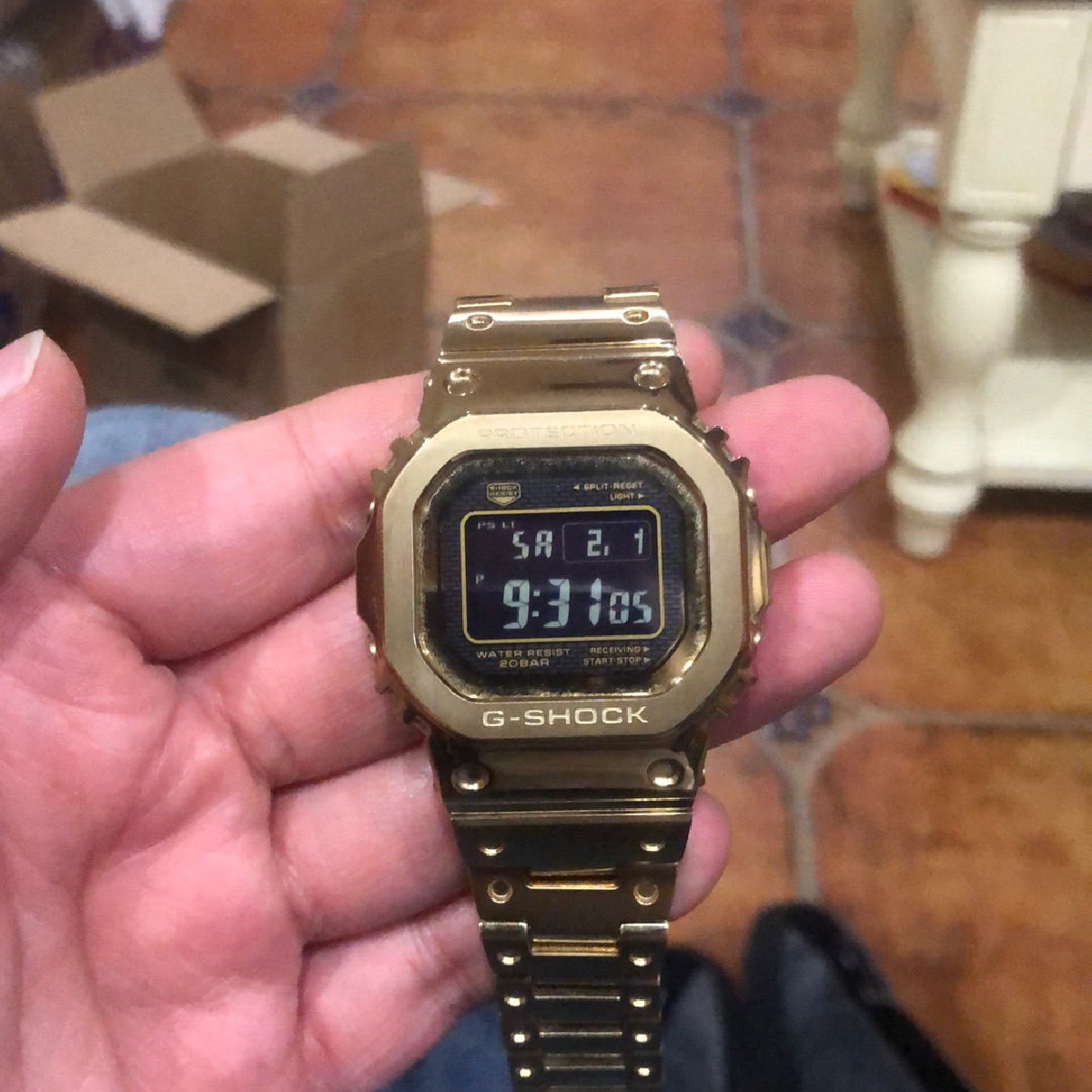 卡西欧G-SHOCK系列GMW-B5000GD-9