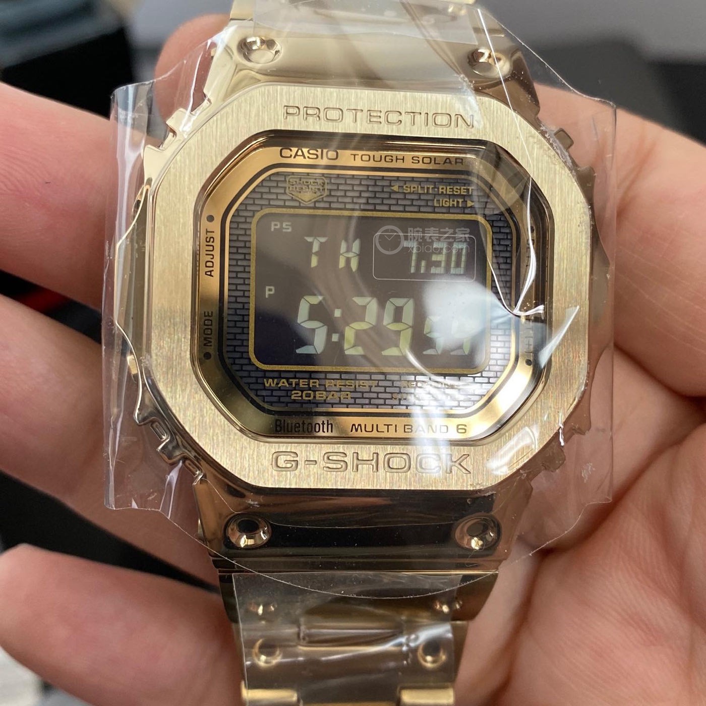 卡西欧G-SHOCK系列GMW-B5000GD-9