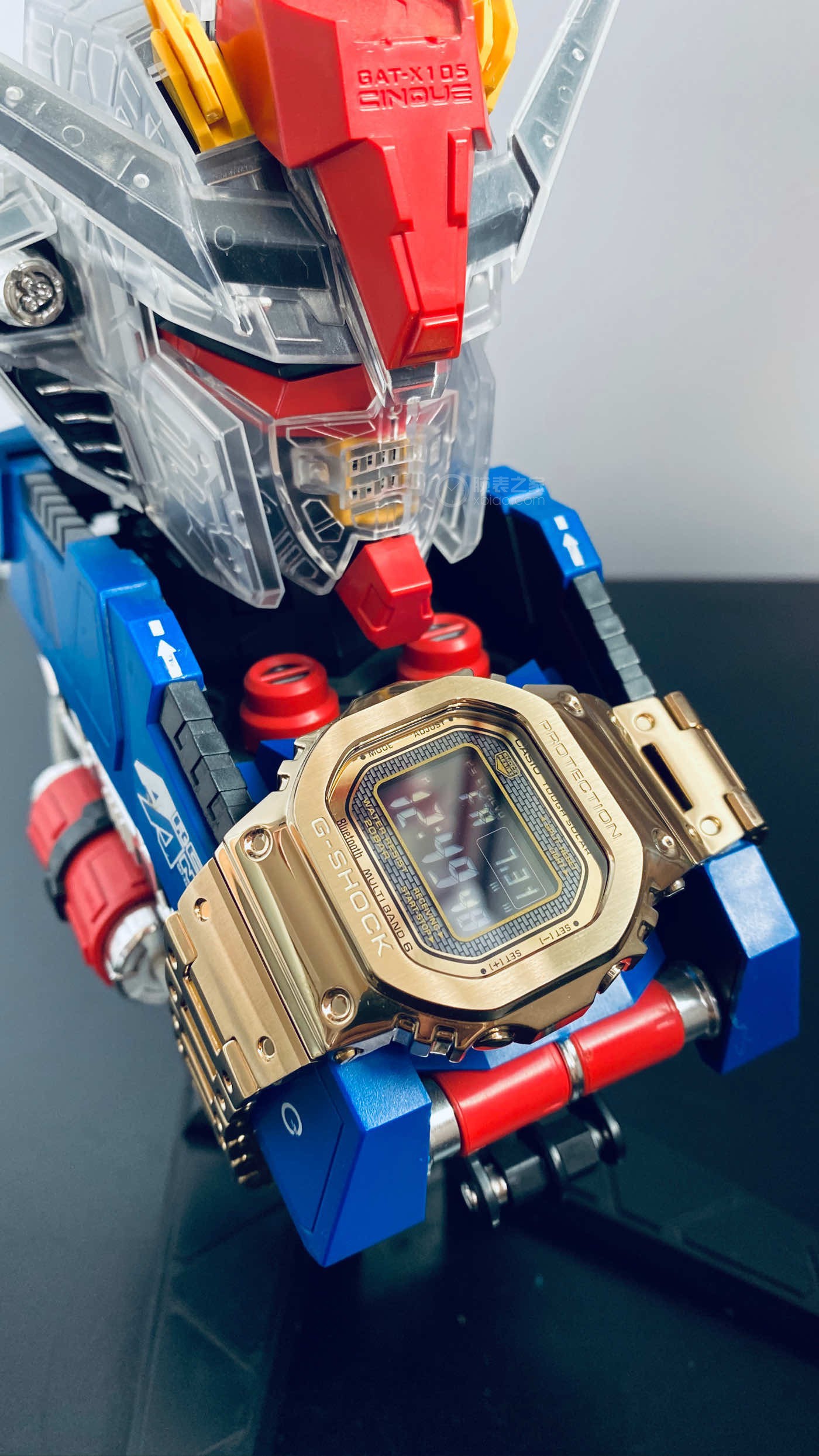 卡西欧G-SHOCK系列GMW-B5000GD-9