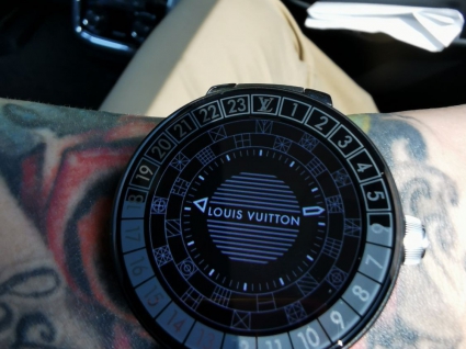 路易威登智能腕表系列Tambour Horizon 哑光黑钢智能