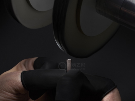 路易威登TAMBOUR系列W1CR10