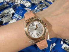宝格丽LVCEA系列102328 LUP33C6GLD