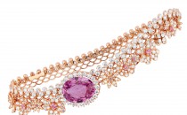 迪奥DIOR DIOR DIORDentelle Tulle粉色蓝宝石掌链(DentelleTulle粉色蓝宝石掌链DentelleTulle粉色蓝宝石掌链)手镯