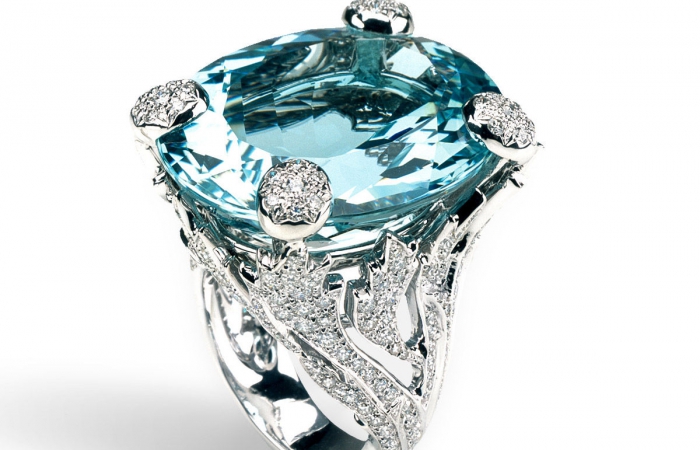 迪奥LE BAL MISS DIOR 750/1000白金戒指，镶嵌海蓝宝石