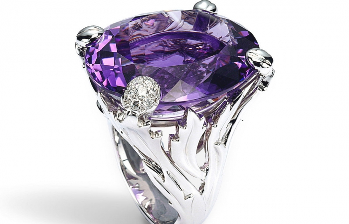 迪奥LE BAL MISS DIOR 750/1000白金戒指，镶嵌紫水晶