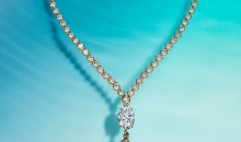 蒂芙尼BLUE BOOK高级珠宝2023 BLUE BOOK铂金及18K黄金镶嵌一颗重逾9克拉的钻石及钻石项链