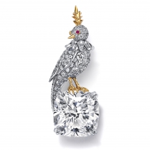 蒂芙尼史隆伯杰系列铂金及18K黄金镶嵌一颗重逾22克拉的钻石，粉色蓝宝石及钻石“石上鸟”胸针