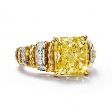 蒂芙尼BLUE BOOK高级珠宝18K黄金镶嵌一颗重逾5克拉的艳彩黄钻及钻石戒指
