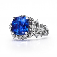 蒂芙尼BLUE BOOK高级珠宝铂金镶嵌一颗重逾7克拉的未经优化处理斯里兰卡蓝宝石及钻石戒指