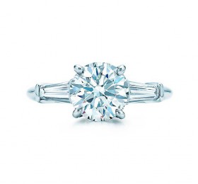 蒂芙尼订婚钻戒铂金边镶梯方形钻石订婚钻戒 戒指