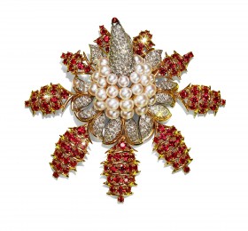 蒂芙尼 铂金及18K黄金镶嵌珍珠，红宝石及钻石花朵造型胸针 胸针
