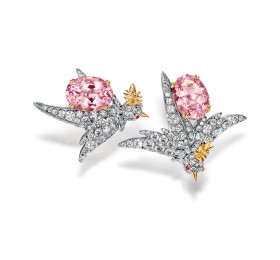 蒂芙尼SCHLUMBERGER™高级珠宝18K黄金及铂金镶嵌摩根石，钻石及粉色蓝宝石“石上鸟”耳环官方图