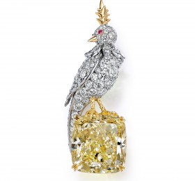 蒂芙尼史隆伯杰系列铂金及18K黄金镶嵌一颗重逾20克拉浓彩黄钻，粉色蓝宝石及钻石“石上鸟”胸针 胸针